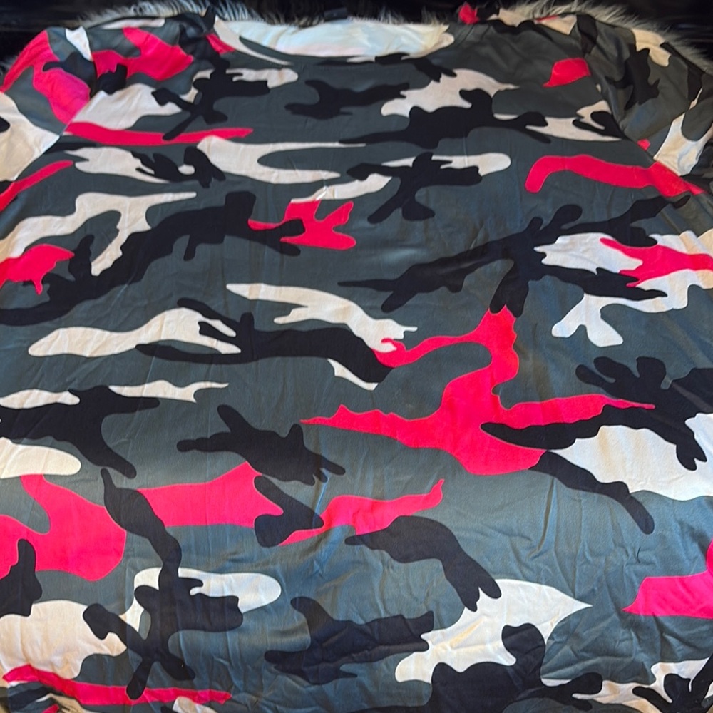 SHEIN Black Grey and Pink Outfit  with Camouflage Design - Picture 2 of 9